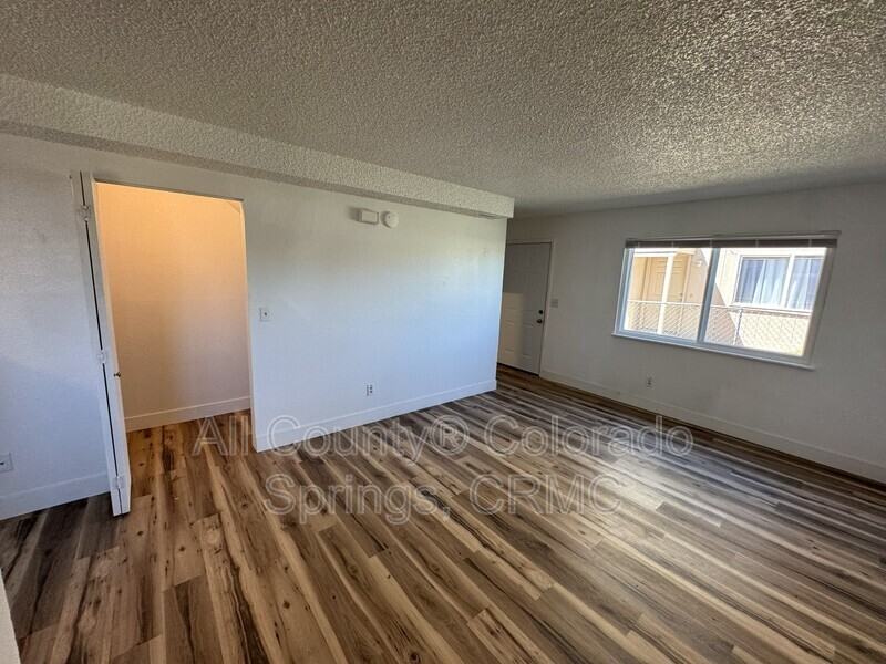 6678 Provincial Dr - Photo 5 of 15