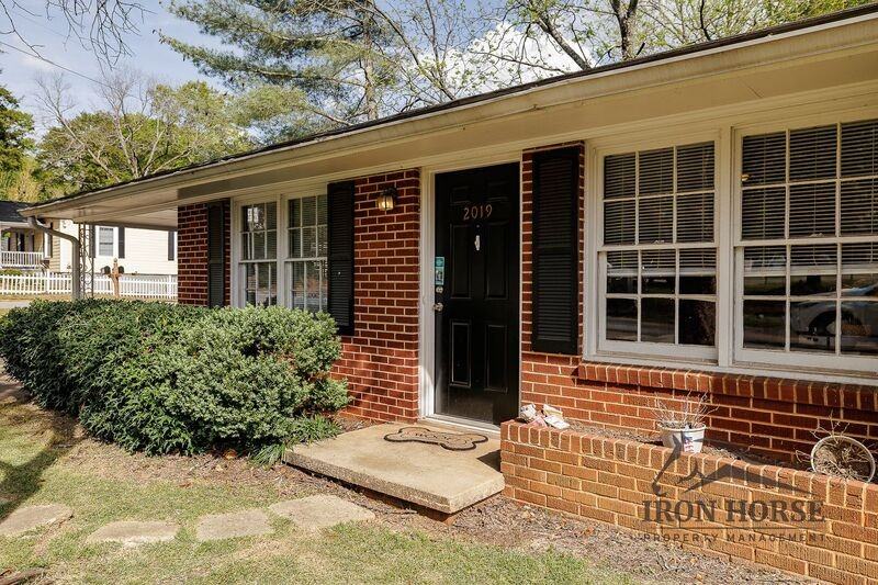 2021 S Lumpkin St - Photo 2 of 19