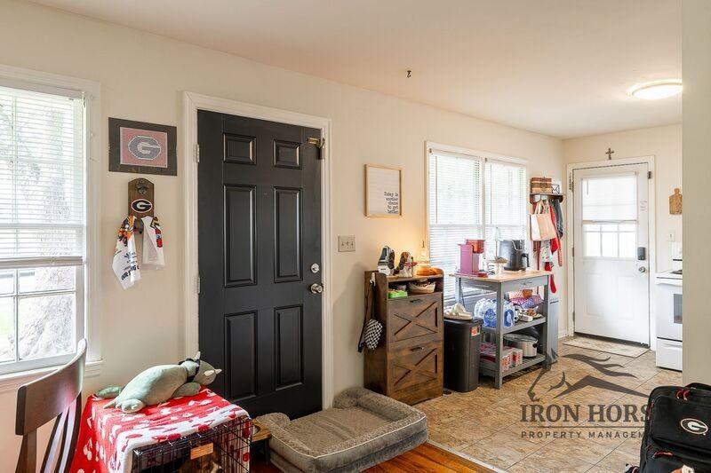 2021 S Lumpkin St - Photo 4 of 19