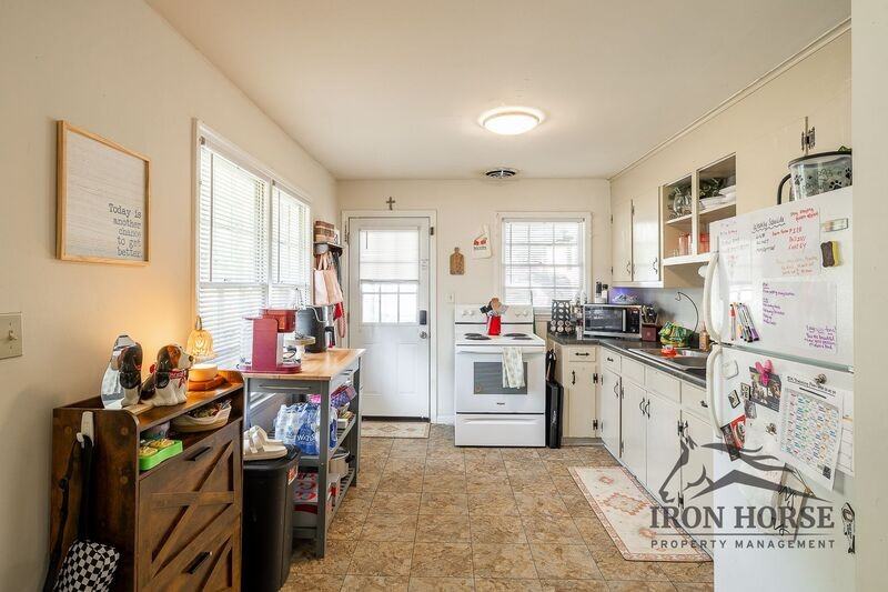 2021 S Lumpkin St - Photo 5 of 19