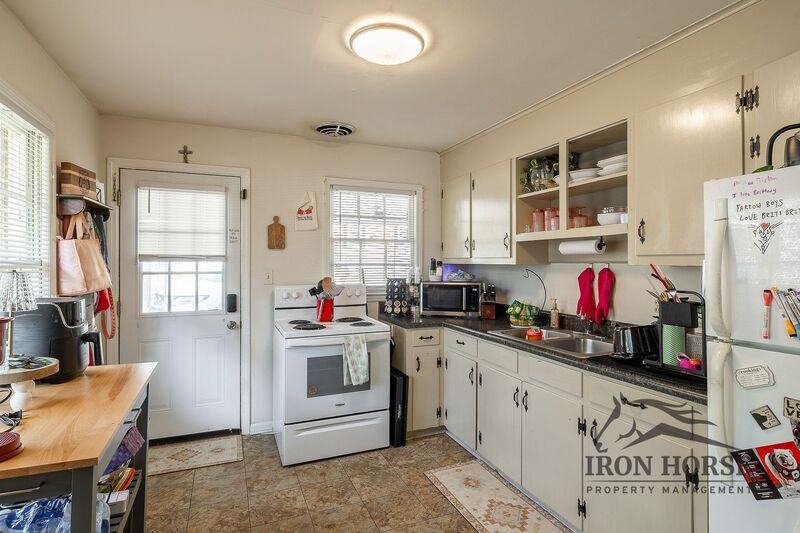 2021 S Lumpkin St - Photo 6 of 19