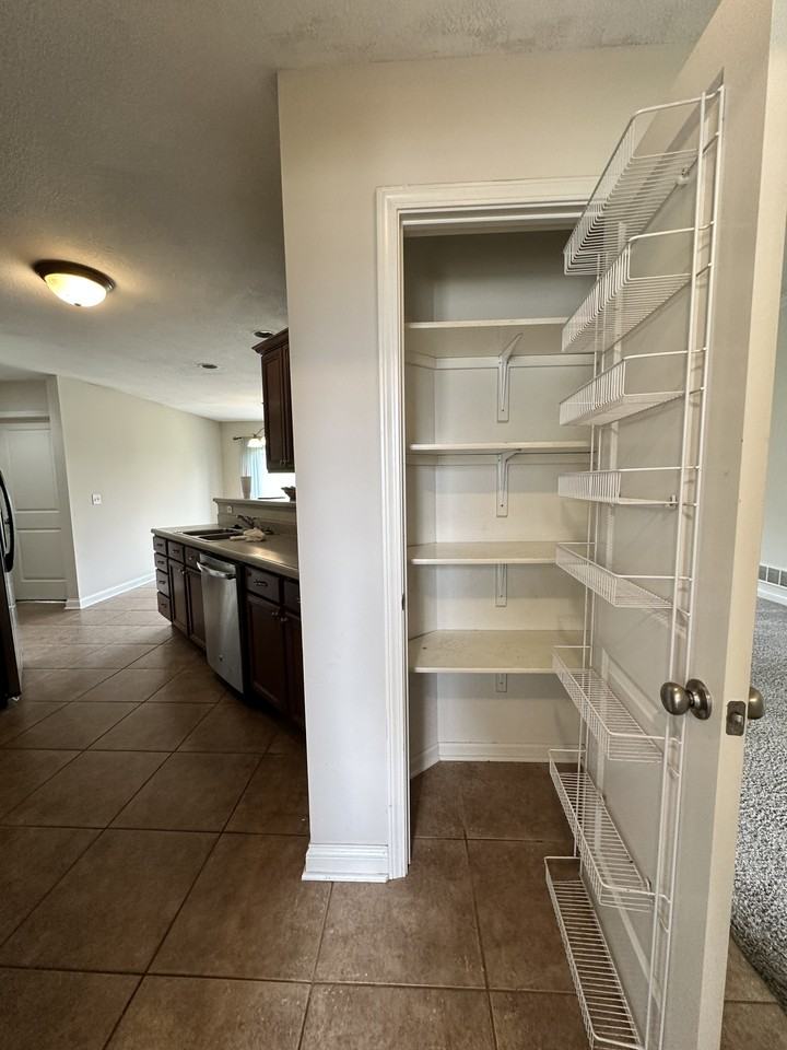 5711 Vero Way - Photo 5 of 17