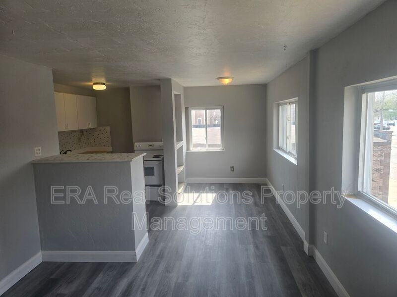 3816 Upper - Photo 3 of 13