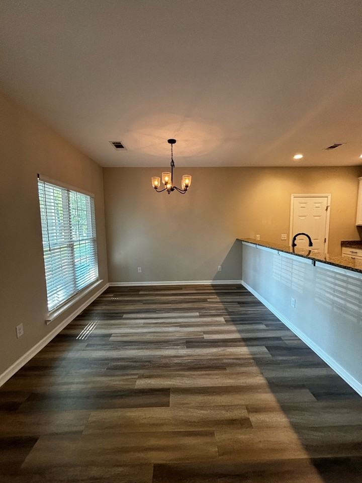 715 Truman St - Photo 3 of 19