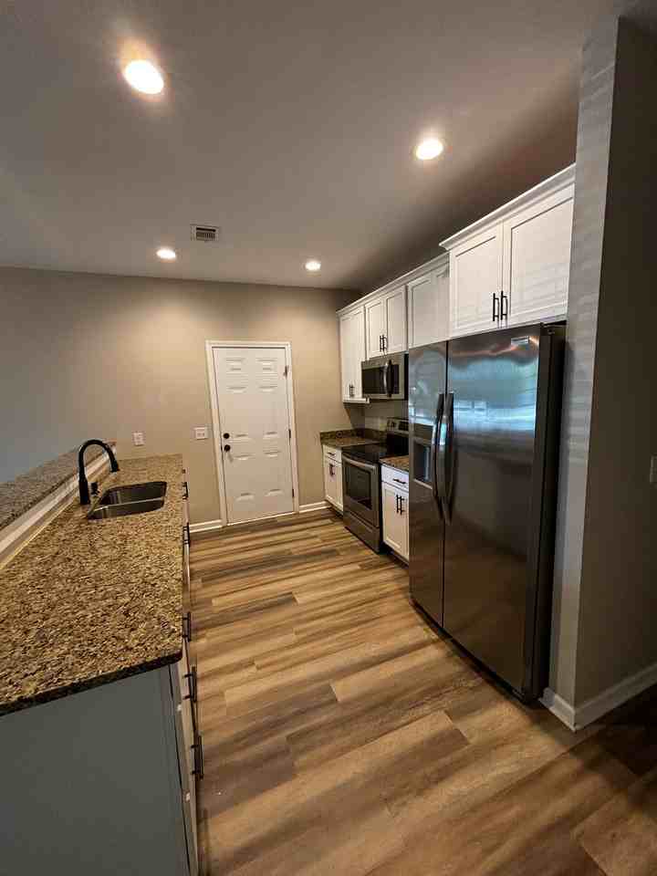 715 Truman St - Photo 4 of 19