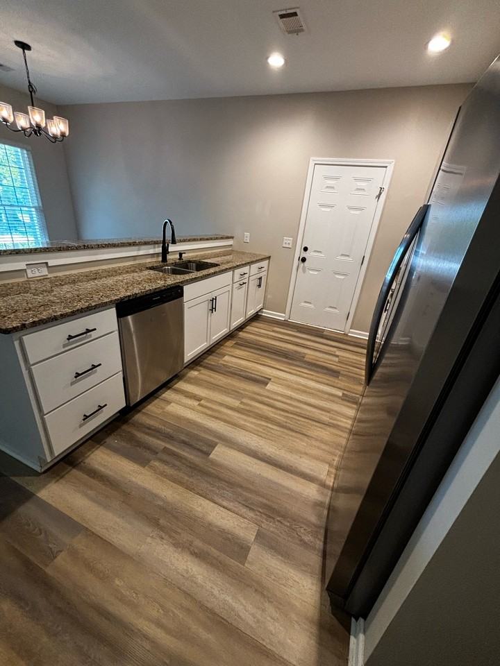 715 Truman St - Photo 5 of 19