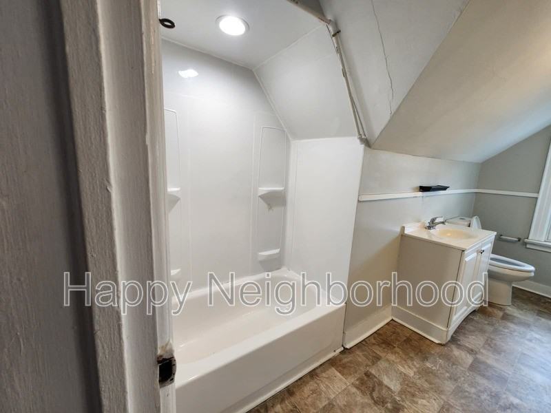 130 Bradley Avenueunit - Photo 6 of 8