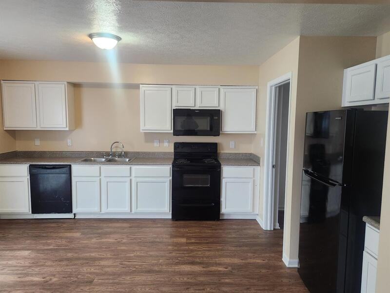 1204 Topp Creek Dr - Photo 4 of 18