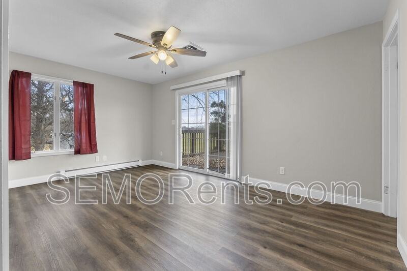 233 Country Ln - Photo 4 of 15