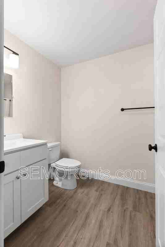 42 Point Dr - Photo 2 of 7