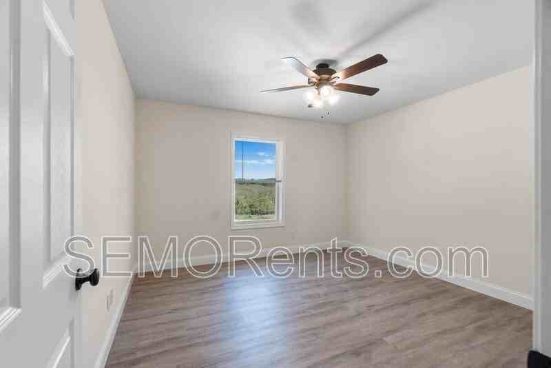 42 Point Dr - Photo 4 of 7