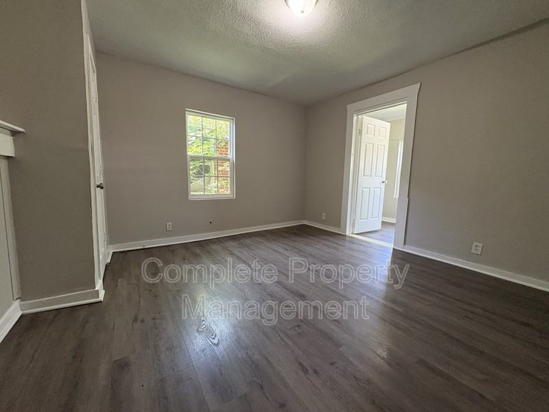 725 Avenue G - Photo 4 of 7