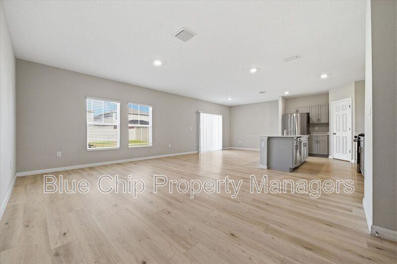 12937 Camarillo Pl - Photo 7 of 48