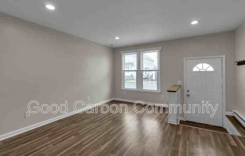 765 Oliver St #5 - Photo 4 of 14