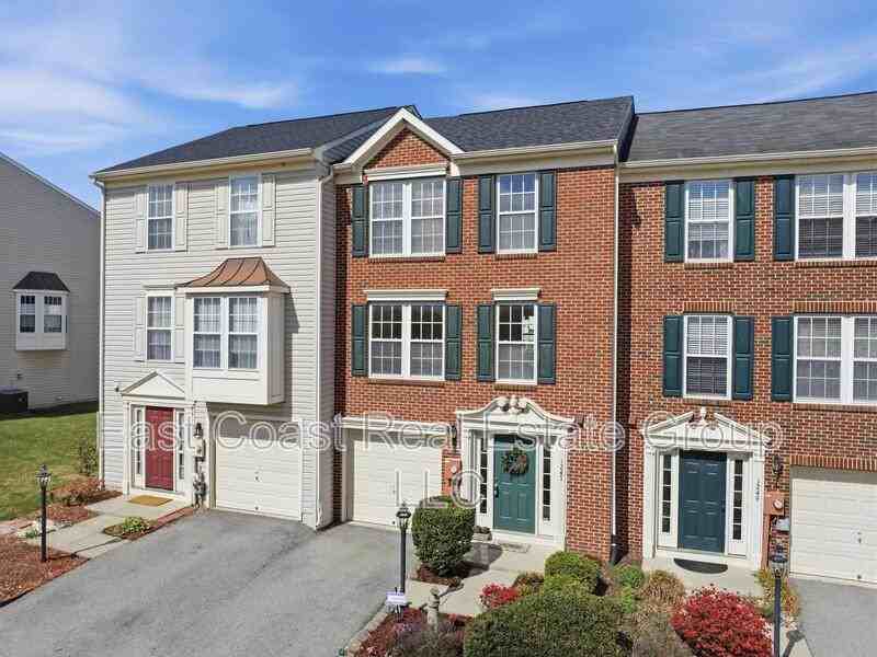 1247 Mare St - Photo 3 of 38