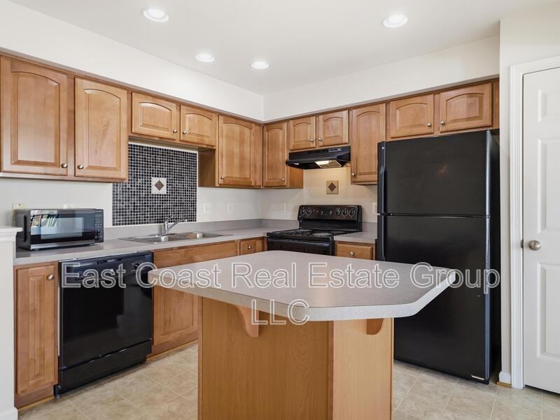 1247 Mare St - Photo 4 of 38