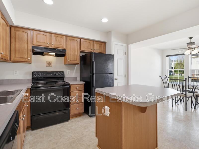 1247 Mare St - Photo 5 of 38