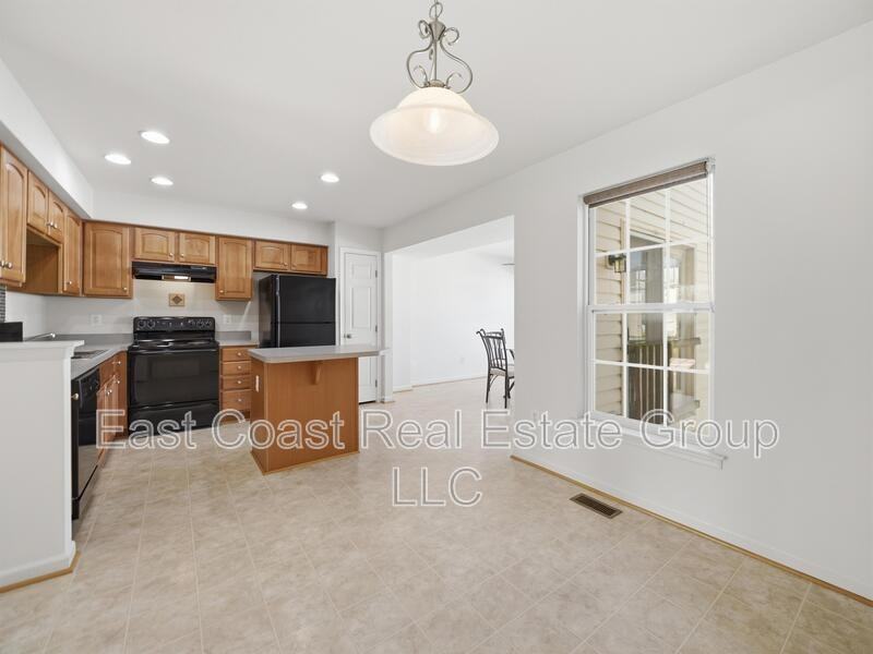 1247 Mare St - Photo 7 of 38