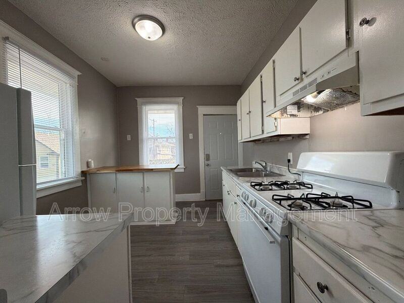 1341 D St #1 - Photo 2 of 12