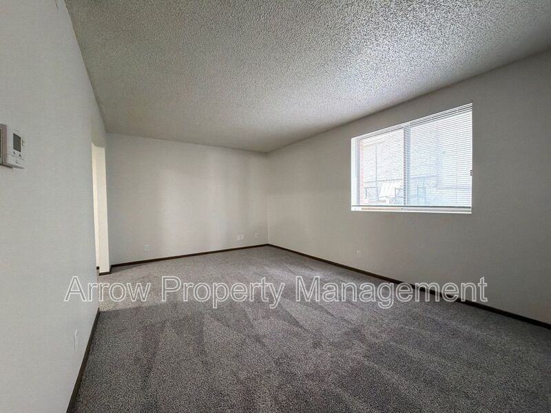 1411 D St - Photo 2 of 7