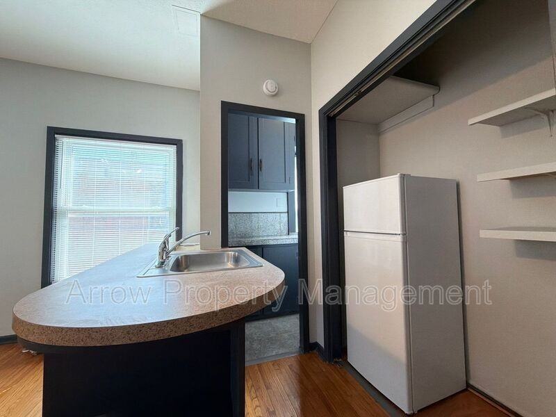 1414 C St #5 - Photo 4 of 6