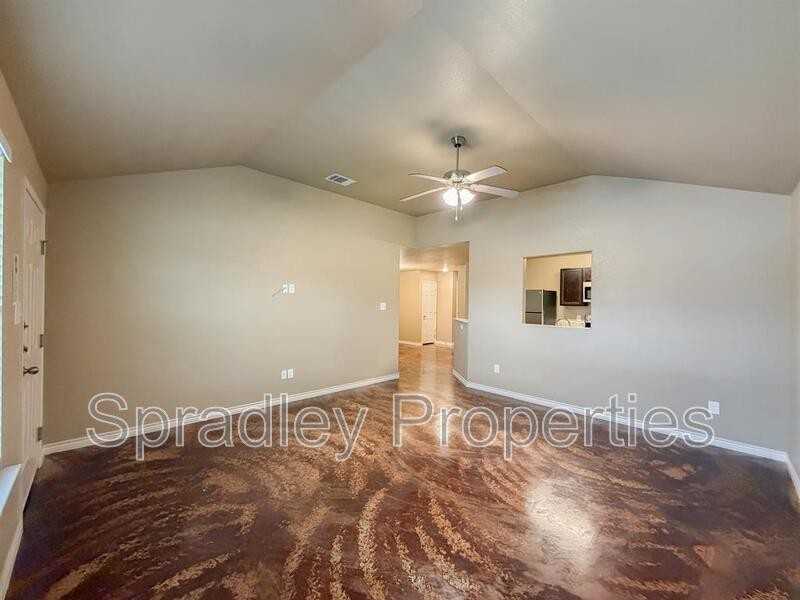 1012 Kerr Ct Apt B - Photo 2 of 17