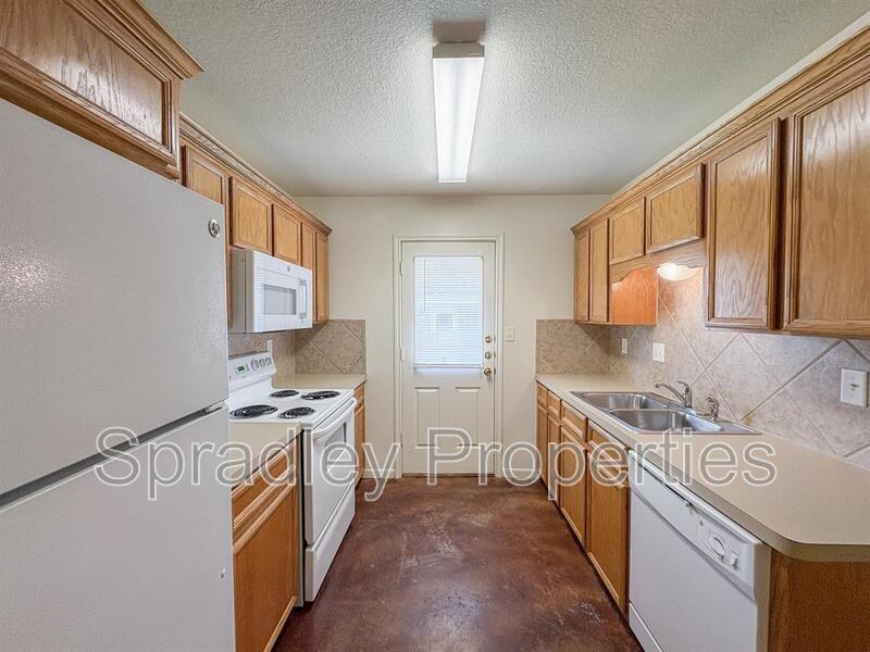 5508 Luxor Dr Apt B - Photo 4 of 13