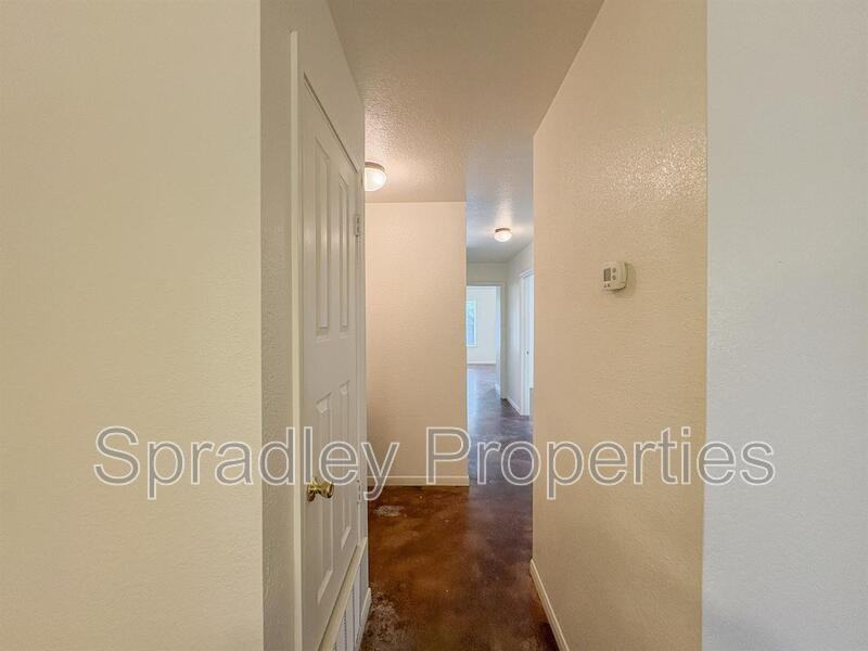 5508 Luxor Dr Apt B - Photo 6 of 13