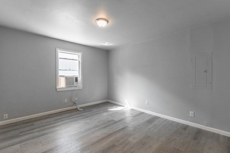 1812 E 13th St #B - Photo 3 of 16