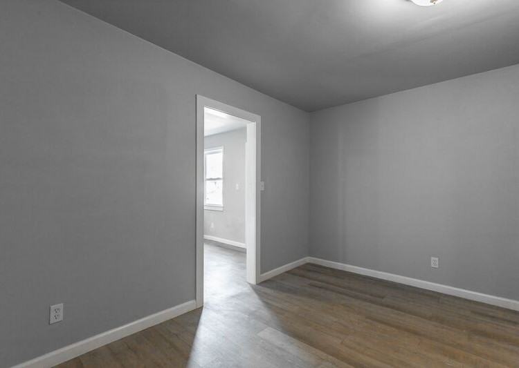 1812 E 13th St #B - Photo 4 of 16