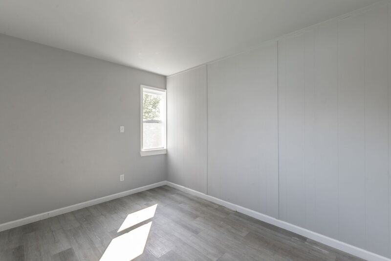 1812 E 13th St #B - Photo 5 of 16