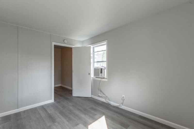 1812 E 13th St #B - Photo 6 of 16