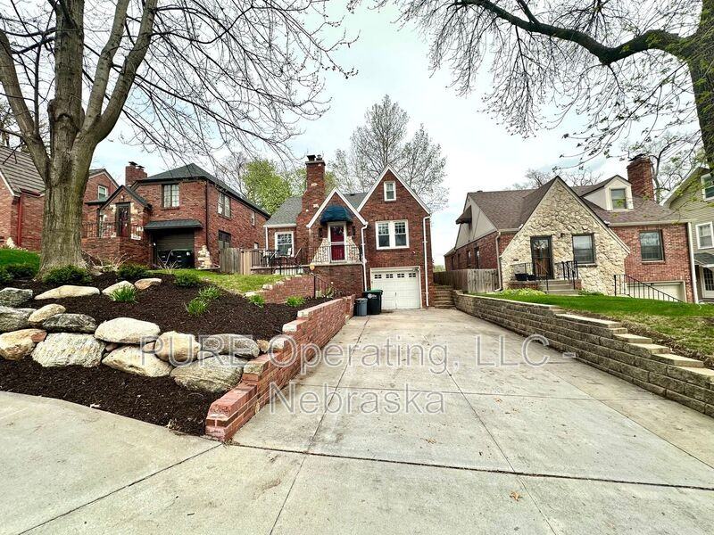 5120 Franklin St - Photo 3 of 50