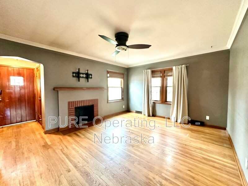 5120 Franklin St - Photo 4 of 50