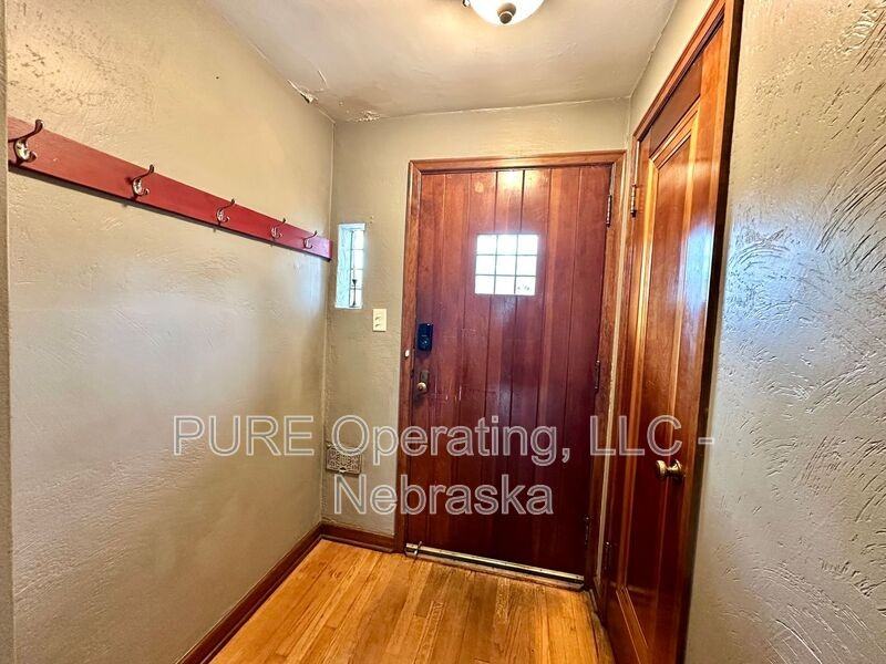 5120 Franklin St - Photo 5 of 50