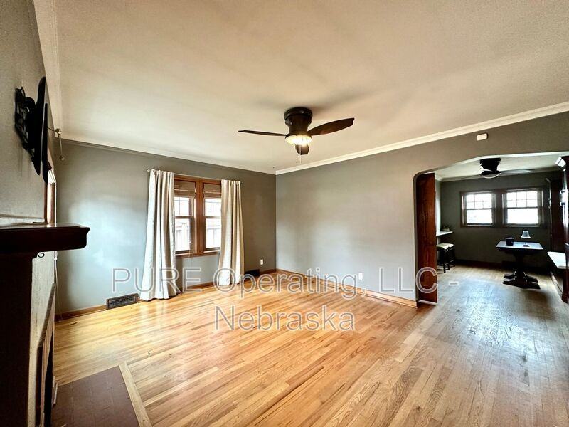 5120 Franklin St - Photo 6 of 50