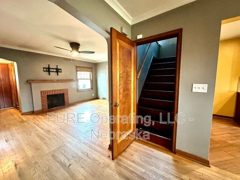 5120 Franklin St - Photo 7 of 50