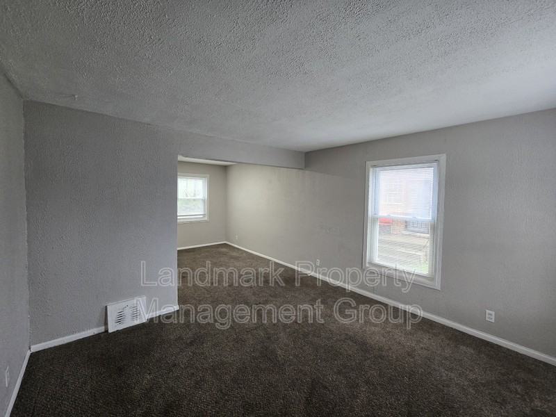 8880 Rutherford St - Photo 2 of 15