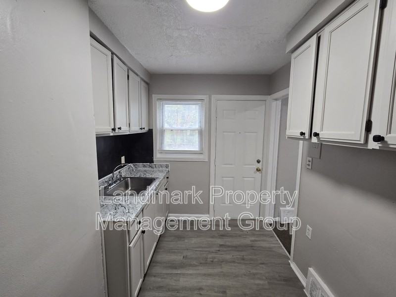 8880 Rutherford St - Photo 7 of 15