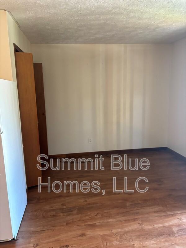 3953 Kent St #6 - Photo 3 of 9