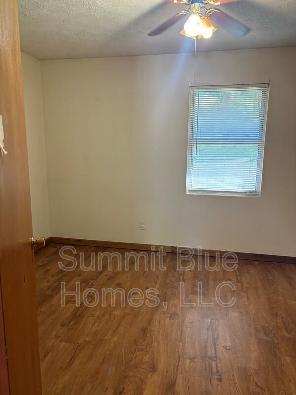 3953 Kent St #6 - Photo 6 of 9