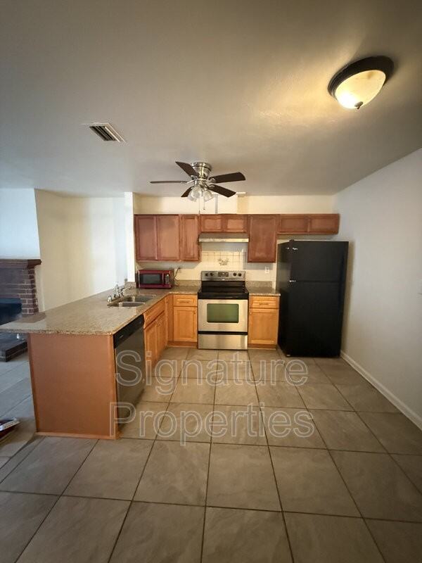 917 Wickford Dr - Photo 2 of 11