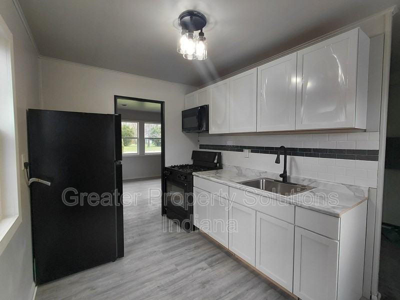 533 Highland Ave - Photo 2 of 5