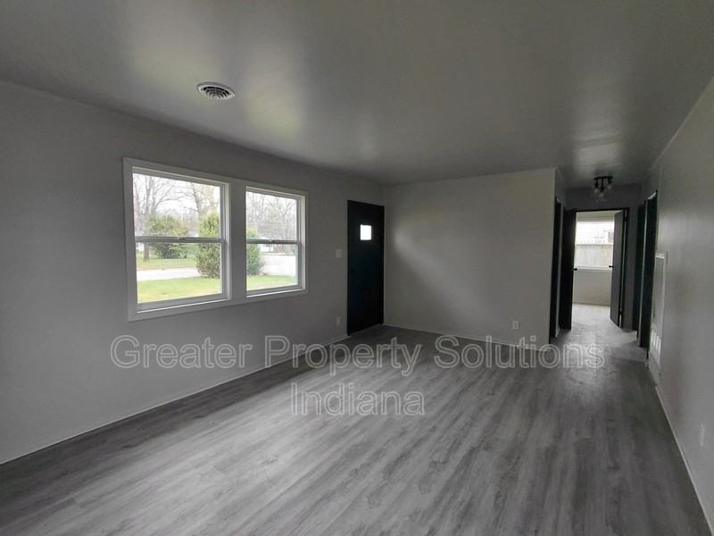 533 Highland Ave - Photo 3 of 5