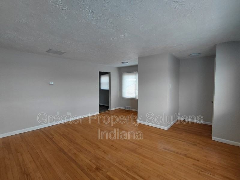 8120 Kennedy Ave - Photo 2 of 4