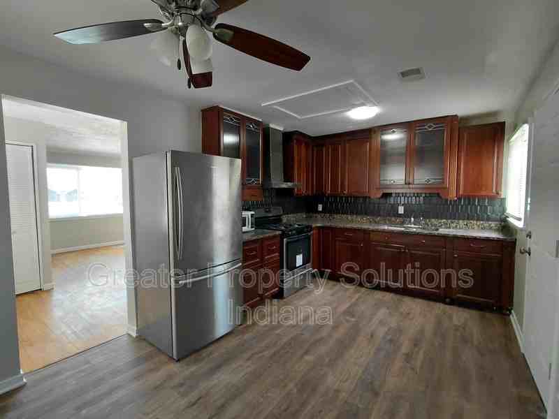 8120 Kennedy Ave - Photo 3 of 4