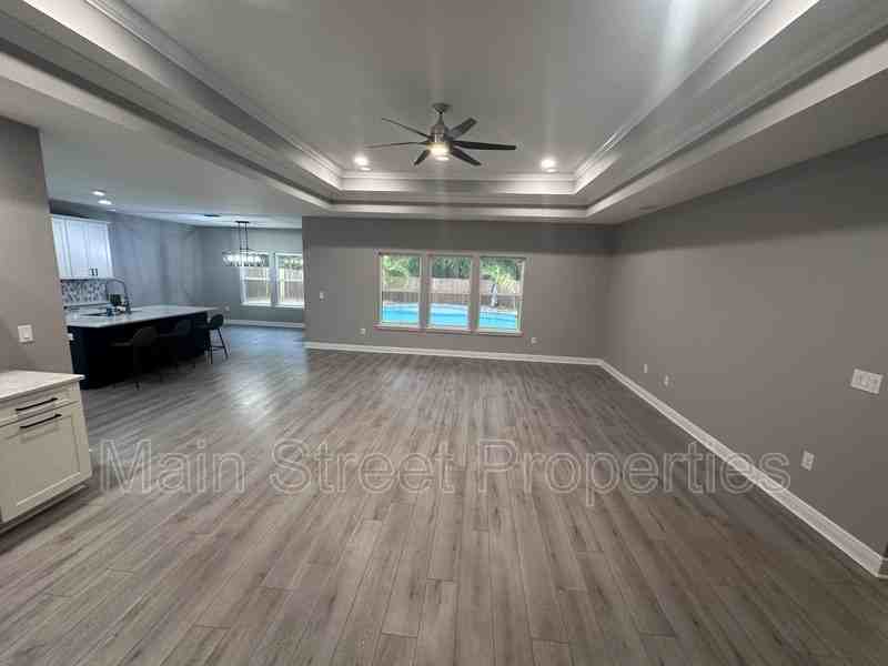 4745 Dupont Cir - Photo 2 of 44