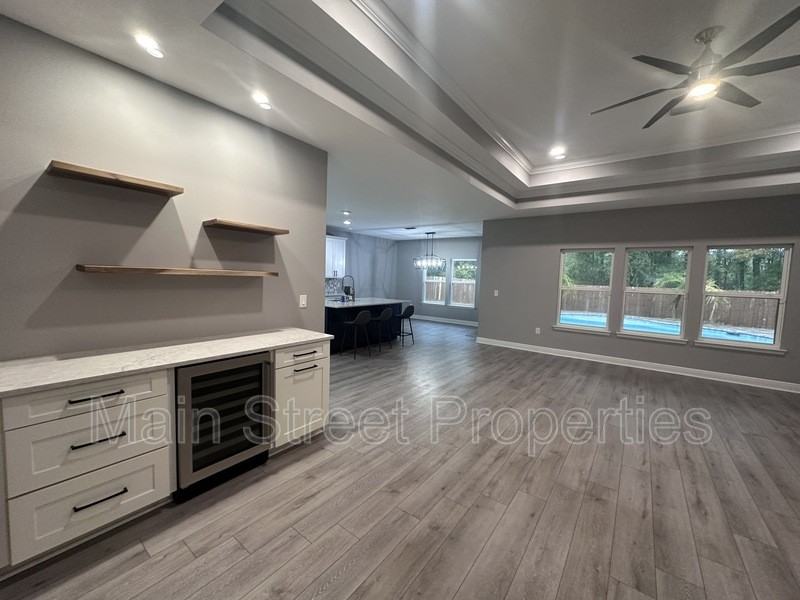 4745 Dupont Cir - Photo 3 of 44