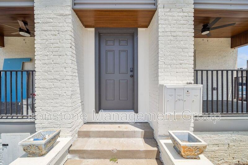 1435 S Peoria Ave - Photo 2 of 12