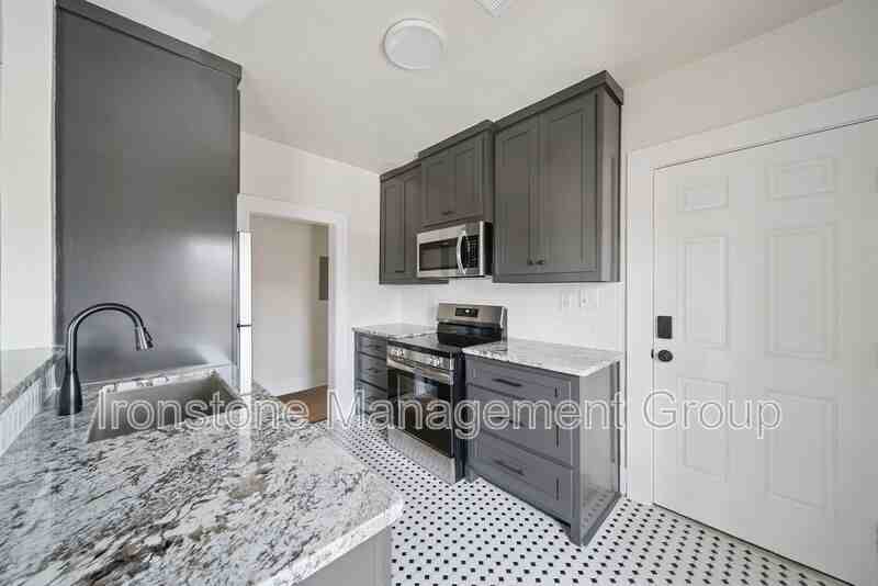 1435 S Peoria Ave - Photo 7 of 12